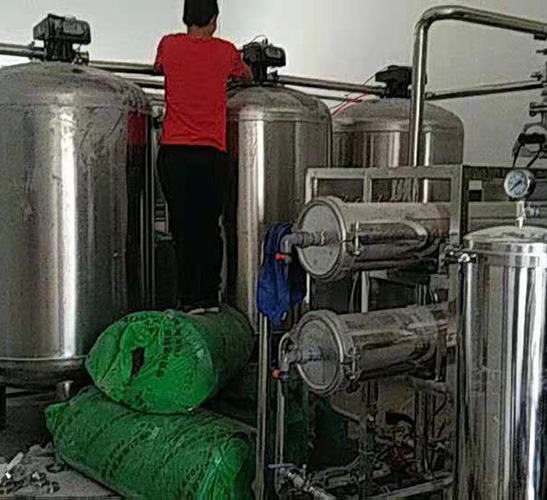 甘肅隴南機場4T/H反滲透設備+變頻供水+直飲水（shuǐ）機